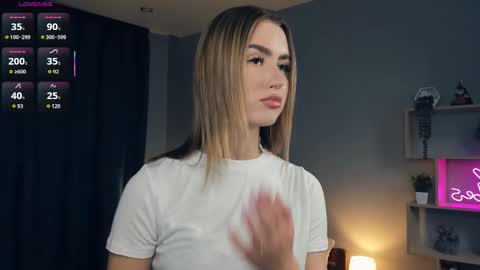 Snapshot of paulettelafevre chatting on October 4, 7:12 pm Eva online show from October 4, 7:12 pm