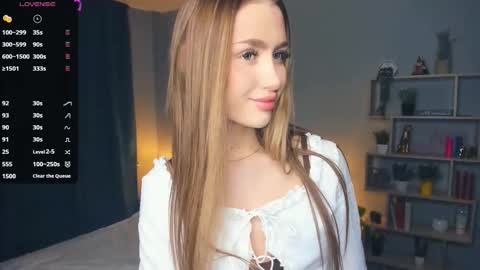 Snapshot of paulettelafevre chatting on January 5, 7:17 pm Eva online show from January 5, 7:17 pm