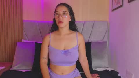 Snapshot of paulina__rose chatting on November 11, 11:21 am paulina online show from November 11, 11:21 am