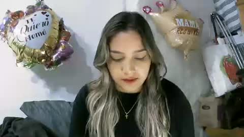 Snapshot of paulina_x_x chatting on May 3, 10:38 pm paulina_x_x online show from May 3, 10:38 pm