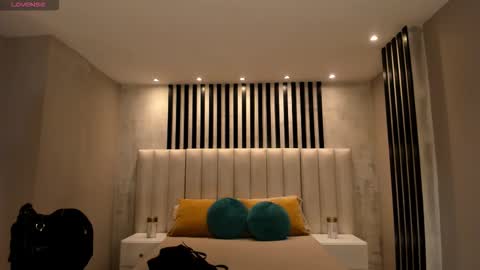 Paulina Santos  online show from February 23, 7:33 pm