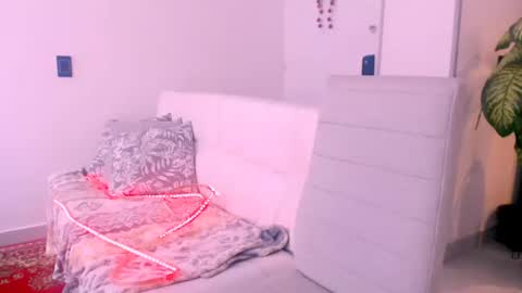 Snapshot of paulinerussell chatting on February 25, 5:25 pm vle online show from February 25, 5:25 pm