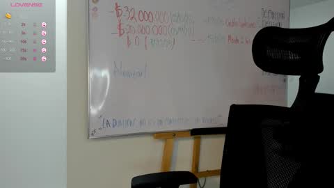 Snapshot of paulirose chatting on October 6, 1:36 am paulirose online show from October 6, 1:36 am