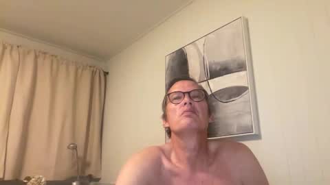 paulwill2377 online show from December 2, 2:17 am