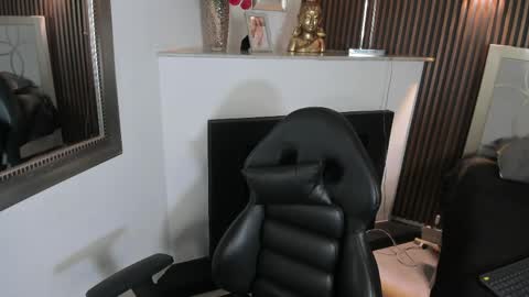 Paulys  online show from April 8, 11:54 am