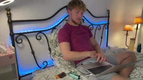 Snapshot of pavelrey chatting on May 7, 7:58 am Pavel online show from May 7, 7:58 am