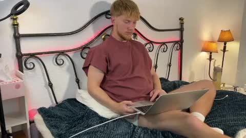 Snapshot of pavelrey chatting on May 18, 10:21 am Pavel online show from May 18, 10:21 am