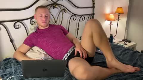 Snapshot of pavelrey chatting on June 1, 11:28 pm Pavel online show from June 1, 11:28 pm