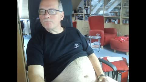 Snapshot of pavlovsdog2006 chatting on December 19, 10:34 am Pavlov aka Peter online show from December 19, 10:34 am