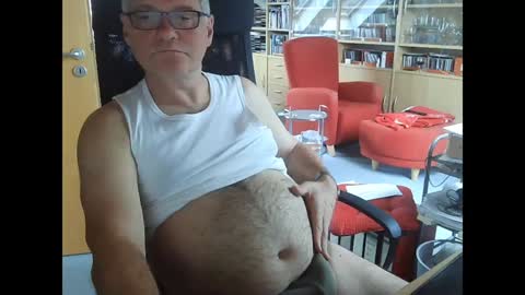 Snapshot of pavlovsdog2006 chatting on December 20, 9:11 am Pavlov aka Peter online show from December 20, 9:11 am