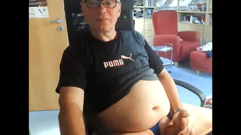 Snapshot of pavlovsdog2006 chatting on November 10, 8:35 am Pavlov aka Peter online show from November 10, 8:35 am