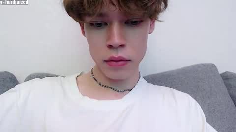 Snapshot of pawclaw chatting on November 21, 8:18 pm pawclaw online show from November 21, 8:18 pm