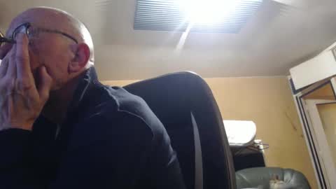 pc8474408 online show from December 2, 11:26 am