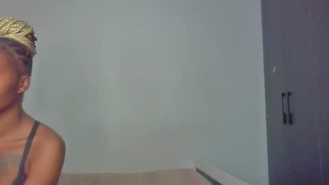 Snapshot of peach_ebonny chatting on April 21, 2:51 am peach_ebonny online show from April 21, 2:51 am