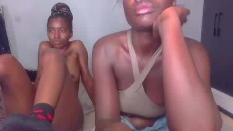 Snapshot of peach_ebonny chatting on April 23, 3:08 am peach_ebonny online show from April 23, 3:08 am