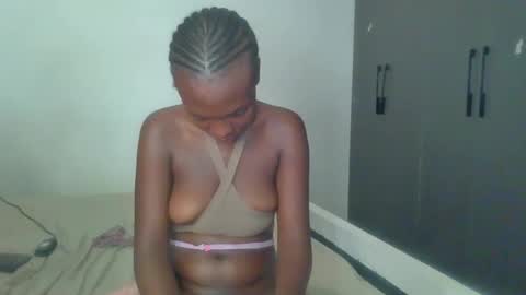 Snapshot of peach_ebonny chatting on May 1, 11:59 am peach_ebonny online show from May 1, 11:59 am