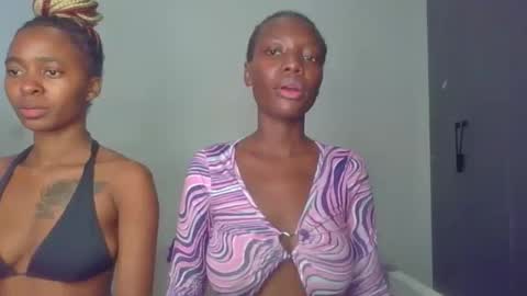 Snapshot of peach_ebonny chatting on May 13, 8:12 am peach_ebonny online show from May 13, 8:12 am