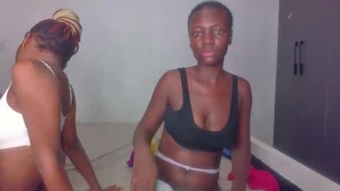 Snapshot of peach_ebonny chatting on May 13, 9:00 pm peach_ebonny online show from May 13, 9:00 pm