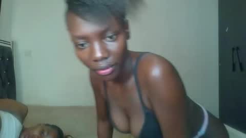 Snapshot of peach_ebonny chatting on May 19, 6:47 pm peach_ebonny online show from May 19, 6:47 pm