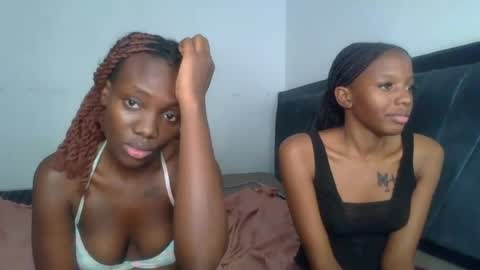 Snapshot of peach_ebonny chatting on June 17, 9:45 am peach_ebonny online show from June 17, 9:45 am