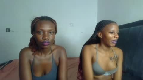 Snapshot of peach_ebonny chatting on June 19, 9:35 am peach_ebonny online show from June 19, 9:35 am