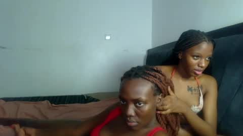 Snapshot of peach_ebonny chatting on June 20, 9:45 am peach_ebonny online show from June 20, 9:45 am