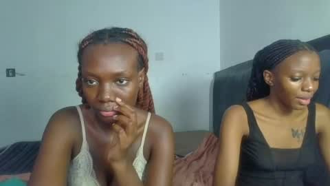 Snapshot of peach_ebonny chatting on June 21, 9:56 am peach_ebonny online show from June 21, 9:56 am