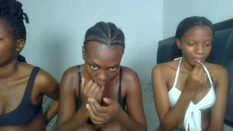 Snapshot of peach_ebonny chatting on June 26, 6:56 pm peach_ebonny online show from June 26, 6:56 pm