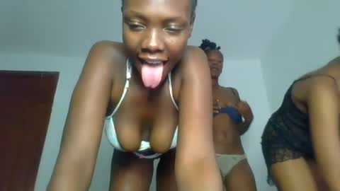 Snapshot of peach_ebonny chatting on June 29, 10:15 am peach_ebonny online show from June 29, 10:15 am