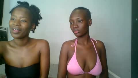 Snapshot of peach_ebonny chatting on August 2, 10:14 am peach_ebonny online show from August 2, 10:14 am
