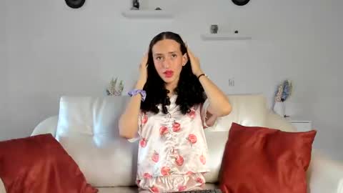 Snapshot of peach_tyron chatting on January 3, 7:29 pm peach tyron online show from January 3, 7:29 pm