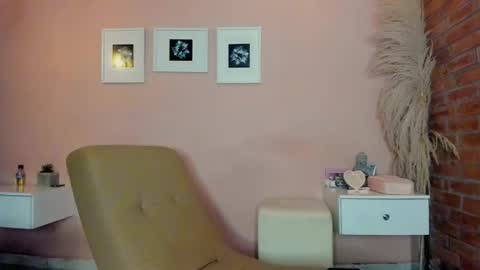 Snapshot of peach_tyron chatting on February 4, 1:45 am peach tyron online show from February 4, 1:45 am