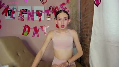 Snapshot of peach_tyron chatting on February 17, 7:42 pm peach tyron online show from February 17, 7:42 pm