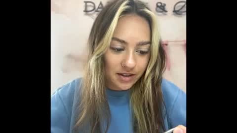 Snapshot of peachesncreampiezz chatting on July 17, 4:45 pm peachesncreampiezz online show from July 17, 4:45 pm