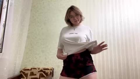 Molly online show from June 30, 6:09 pm
