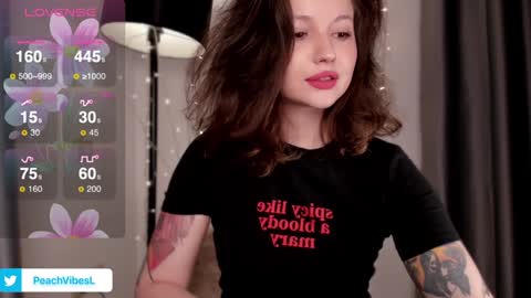 Snapshot of peachvibes chatting on December 20, 9:28 pm Lili online show from December 20, 9:28 pm