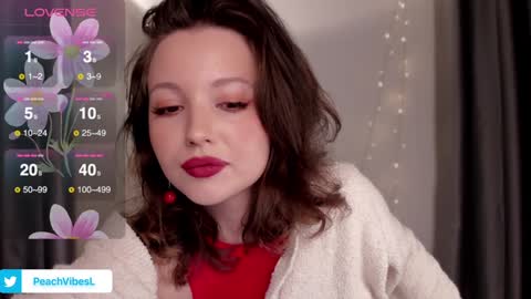 Snapshot of peachvibes chatting on December 21, 8:43 pm Lili online show from December 21, 8:43 pm