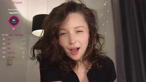 Snapshot of peachvibes chatting on February 21, 9:00 pm Lili online show from February 21, 9:00 pm