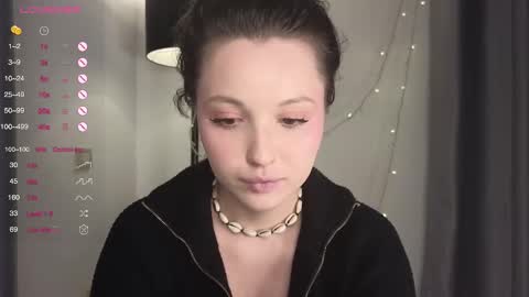 Snapshot of peachvibes chatting on March 1, 2:26 am Lili online show from March 1, 2:26 am