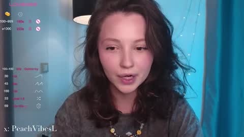 Snapshot of peachvibes chatting on March 3, 4:47 am Lili online show from March 3, 4:47 am