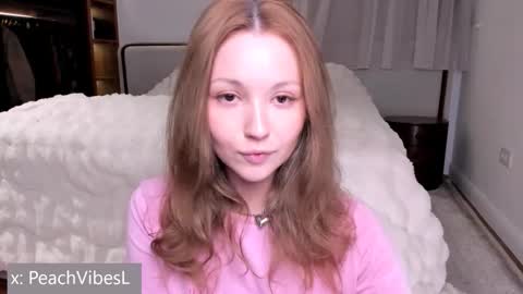 Snapshot of peachvibes chatting on October 11, 5:28 am Lili online show from October 11, 5:28 am