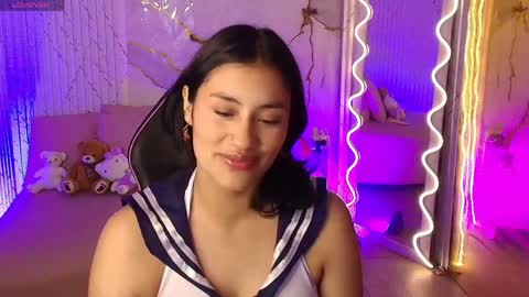 peachy_tay online show from April 4, 11:40 am