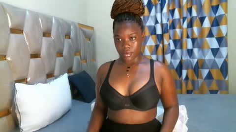 Snapshot of peachygirl255 chatting on October 7, 6:10 am Peachy online show from October 7, 6:10 am