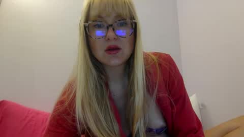 peachymegs online show from October 8, 5:43 pm