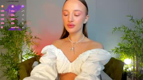 Sex Leah online show from June 4, 1:00 am