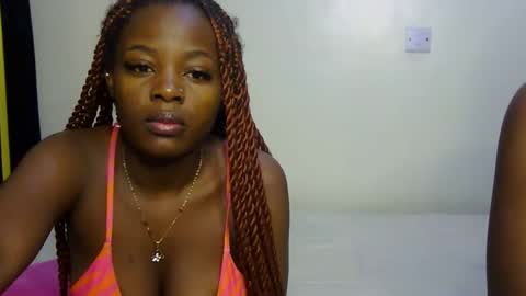 Snapshot of pearl_velvet chatting on November 23, 3:28 am vel online show from November 23, 3:28 am