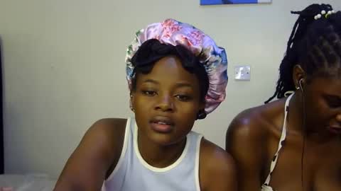 Snapshot of pearl_velvet chatting on November 29, 8:01 pm vel online show from November 29, 8:01 pm