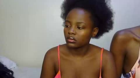 Snapshot of pearl_velvet chatting on December 4, 6:49 pm vel online show from December 4, 6:49 pm