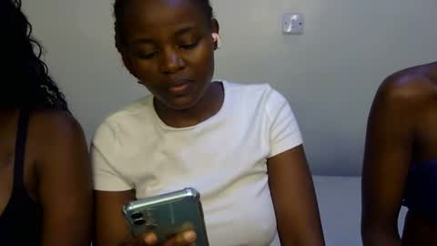 Snapshot of pearl_velvet chatting on December 19, 6:26 pm vel online show from December 19, 6:26 pm