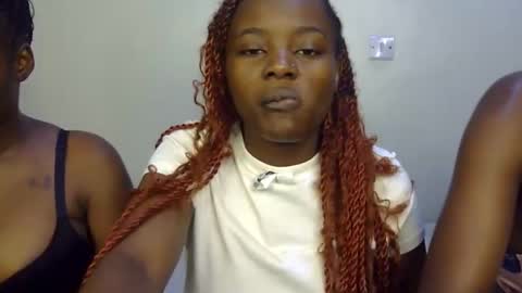 Snapshot of pearl_velvet chatting on December 20, 6:37 pm vel online show from December 20, 6:37 pm